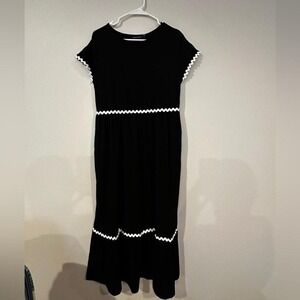 NWT black maxi classic women's dress in size large with fun white trim.